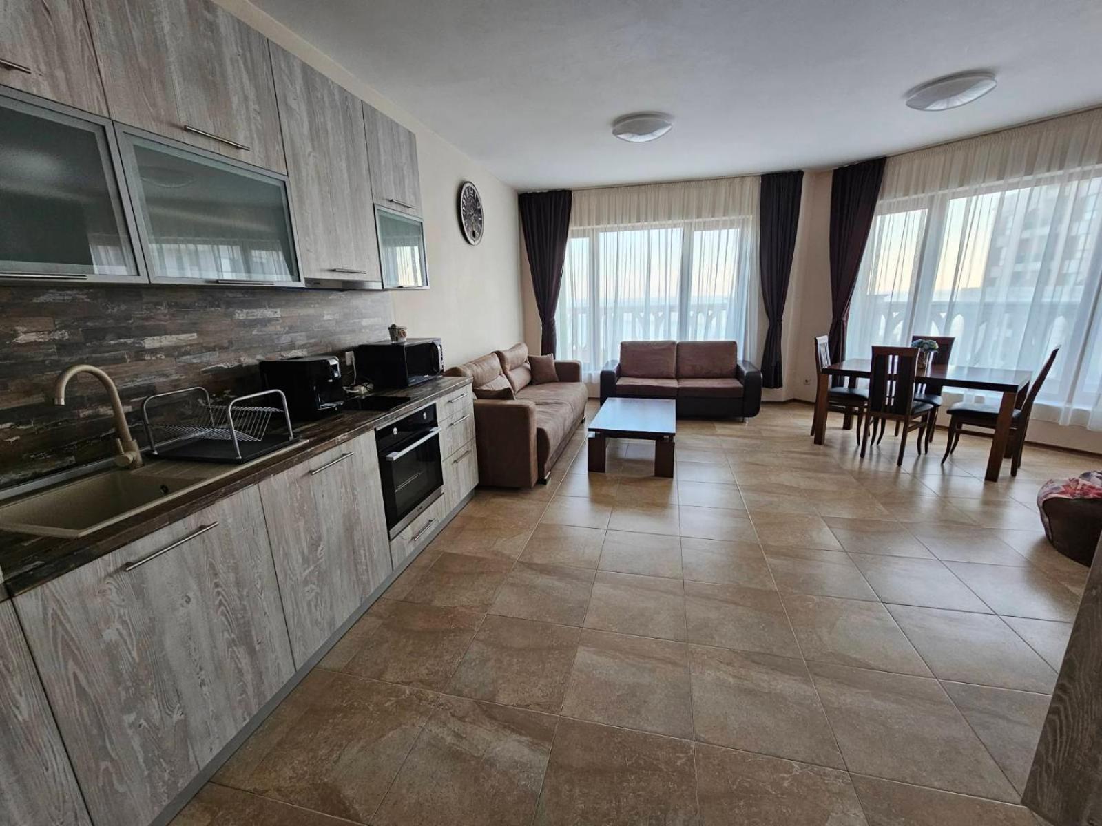 וארנה Elegantz Apartments 2 מראה חיצוני תמונה
